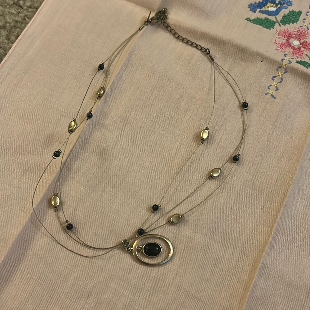 Beautiful wire necklace with black pendant